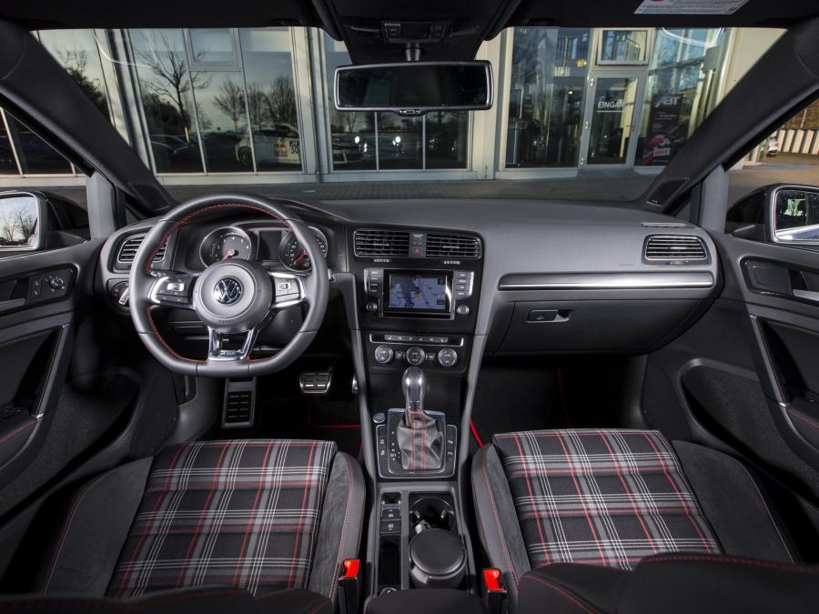  Volkswagen Golf GTi Dark Edition by ABT 2013 года  (фото 3 из 5)